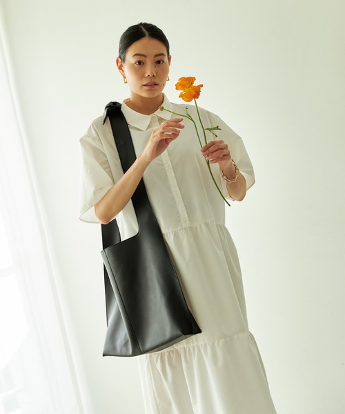 VACANCY（ヴァカンシー）の「ポーチ付きショッパーバッグ（トートバッグ・レディース・ブラック/グレイッシュベージュ・FREE）」の3枚目の写真