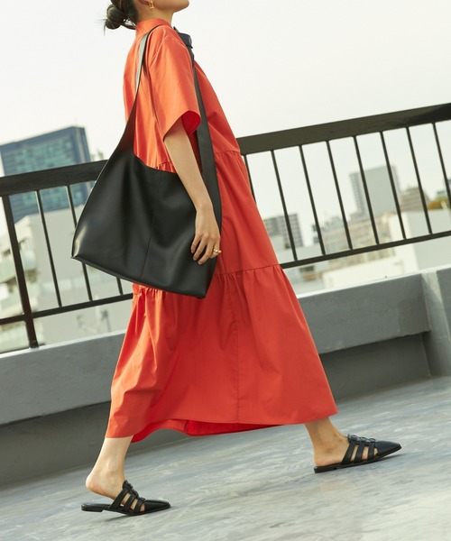 VACANCY（ヴァカンシー）の「ポーチ付きショッパーバッグ（トートバッグ・レディース・ブラック/グレイッシュベージュ・FREE）」の5枚目の写真