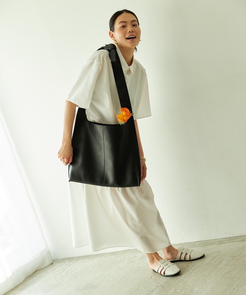 VACANCY（ヴァカンシー）の「ポーチ付きショッパーバッグ（トートバッグ・レディース・ブラック/グレイッシュベージュ・FREE）」の16枚目の写真