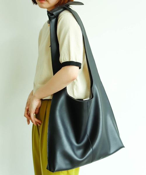 VACANCY（ヴァカンシー）の「ポーチ付きショッパーバッグ（トートバッグ・レディース・ブラック/グレイッシュベージュ・FREE）」の14枚目の写真