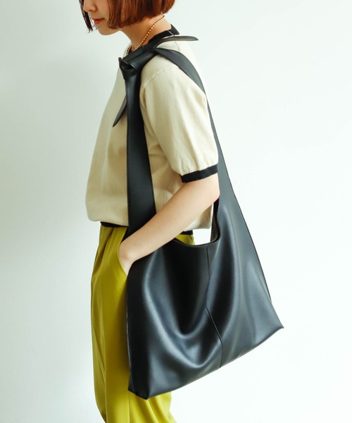 VACANCY（ヴァカンシー）の「ポーチ付きショッパーバッグ（トートバッグ・レディース・ブラック/グレイッシュベージュ・FREE）」の6枚目の写真