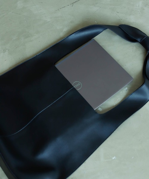 VACANCY（ヴァカンシー）の「ポーチ付きショッパーバッグ（トートバッグ・レディース・ブラック/グレイッシュベージュ・FREE）」の12枚目の写真