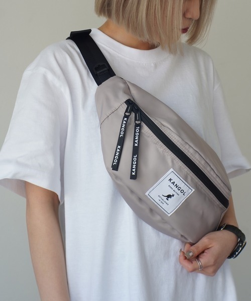 KANGOL（カンゴール）の「【KANGOL/カンゴール】 シンプルタグ ウエストバッグ（ボディバッグ/ウエストポーチ・メンズ・ライトグレー/グレー/ブラック・FREE）」の2枚目の写真