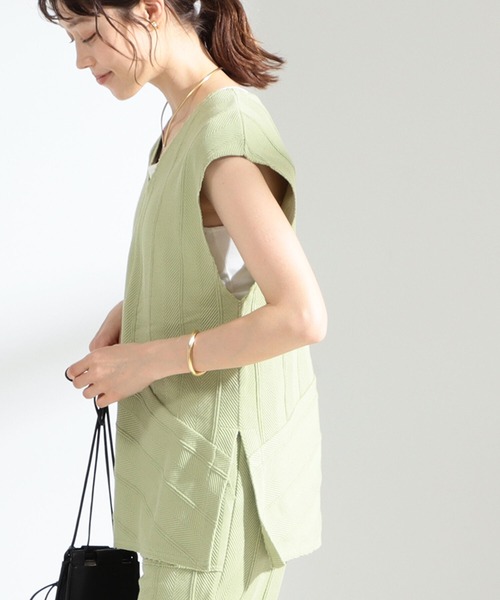 Ray BEAMS(レイビームス)の「Ray BEAMS / ヘリンボーン サイド スリット Vネック カットソー(Tシャツ/カットソー・レディース・オフホワイト/ブラック/ミント・ONE SIZE)」の8枚目の写真