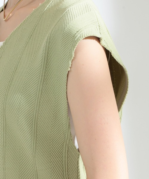 Ray BEAMS(レイビームス)の「Ray BEAMS / ヘリンボーン サイド スリット Vネック カットソー(Tシャツ/カットソー・レディース・オフホワイト/ブラック/ミント・ONE SIZE)」の15枚目の写真
