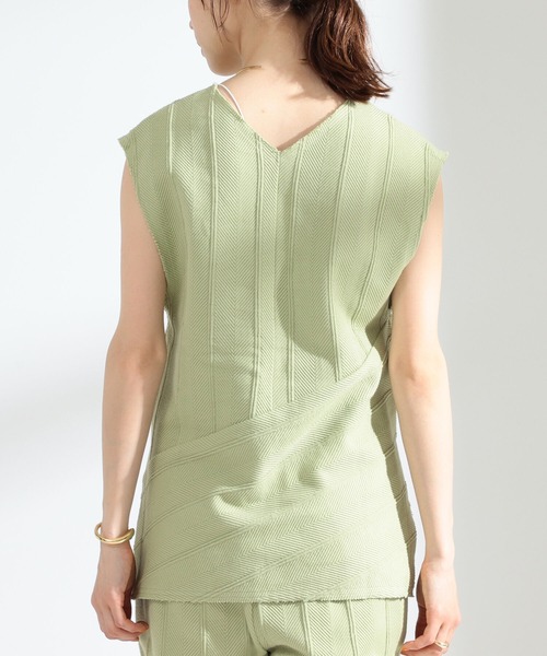 Ray BEAMS(レイビームス)の「Ray BEAMS / ヘリンボーン サイド スリット Vネック カットソー(Tシャツ/カットソー・レディース・オフホワイト/ブラック/ミント・ONE SIZE)」の11枚目の写真