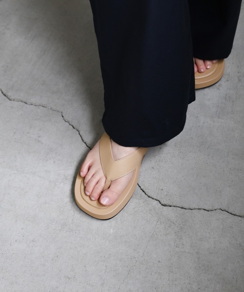 select MOCA(セレクトモカ)の「スクエアトゥフェイクレザービーチサンダル(サンダル・レディース・ブラック/ブラウン/ライトベージュ/ベージュ・SMALL/MEDIUM/LARGE)」の18枚目の写真