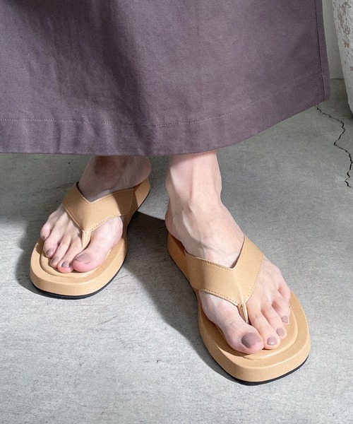 select MOCA(セレクトモカ)の「スクエアトゥフェイクレザービーチサンダル(サンダル・レディース・ブラック/ブラウン/ライトベージュ/ベージュ・SMALL/MEDIUM/LARGE)」の21枚目の写真