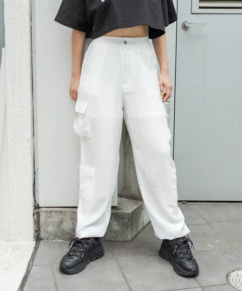 RASVOA(ラスボア)の「シアーメニーポケットパンツ(カーゴパンツ・レディース・オフホワイト/ブラック・FREE)」の12枚目の写真