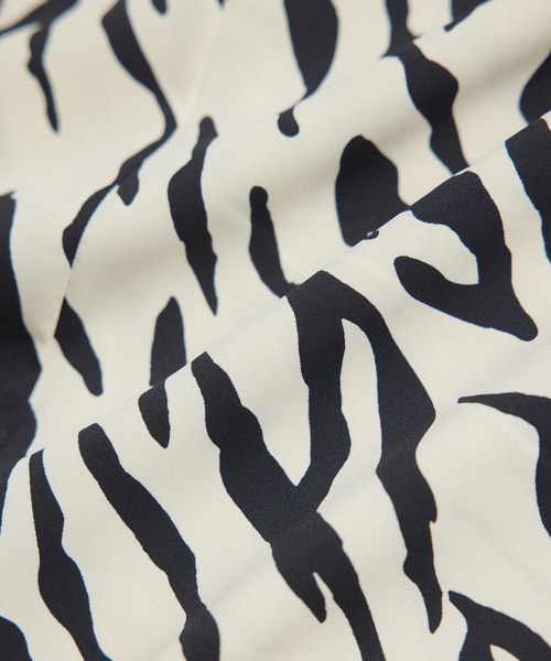 vis-`a-vis（ビサビ）の「【WEB限定】ゼブラ柄ハイウエストフレアースカート（スカート・レディース・ブラック系その他/ホワイト系その他5・M/S）」の7枚目の写真