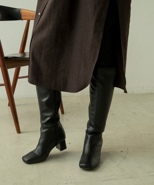 ANGIE(アンジー)の「スクエアトゥロングブーツ(ブーツ・レディース・ブラック/ダークブラウン・SMALL/MEDIUM/LARGE/X-LARGE)」の8枚目の写真