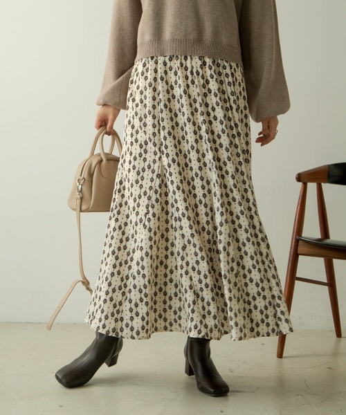 ANGIE(アンジー)の「スクエアトゥロングブーツ(ブーツ・レディース・ブラック/ダークブラウン・SMALL/MEDIUM/LARGE/X-LARGE)」の4枚目の写真