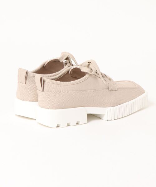 CHARLES & KEITH(チャールズ & キース)の「リサイクルポリエステル ロートップスニーカー / Recycled Polyester Low-Top Sneakers(スニーカー・レディース・ブラック/ベージュ・22.5cm/23.5cm/25.5cm/24.5cm/25cm/23cm)」の3枚目の写真
