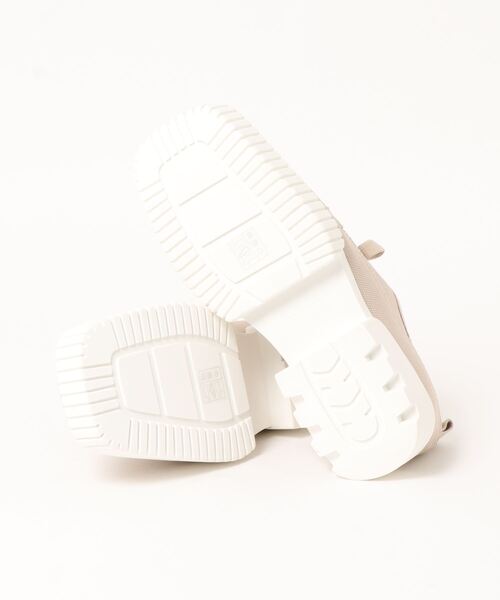 CHARLES & KEITH(チャールズ & キース)の「リサイクルポリエステル ロートップスニーカー / Recycled Polyester Low-Top Sneakers(スニーカー・レディース・ブラック/ベージュ・22.5cm/23.5cm/25.5cm/24.5cm/25cm/23cm)」の5枚目の写真