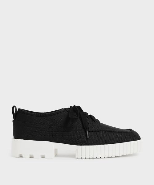 CHARLES & KEITH(チャールズ & キース)の「リサイクルポリエステル ロートップスニーカー / Recycled Polyester Low-Top Sneakers(スニーカー・レディース・ブラック/ベージュ・22.5cm/23.5cm/25.5cm/24.5cm/25cm/23cm)」の1枚目の写真