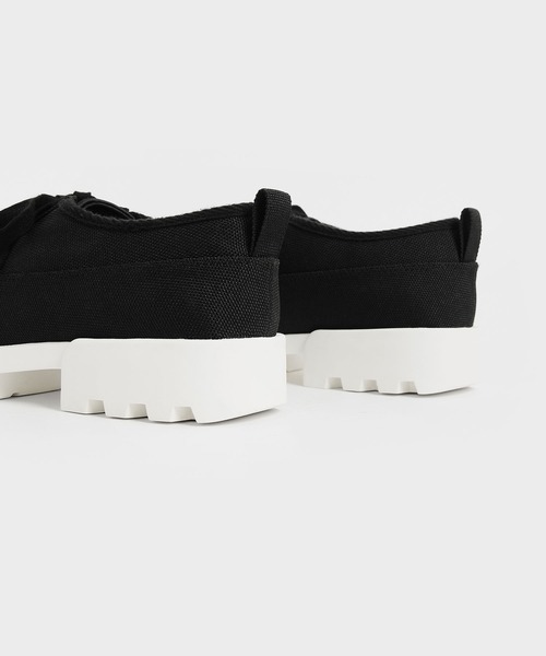 CHARLES & KEITH(チャールズ & キース)の「リサイクルポリエステル ロートップスニーカー / Recycled Polyester Low-Top Sneakers(スニーカー・レディース・ブラック/ベージュ・22.5cm/23.5cm/25.5cm/24.5cm/25cm/23cm)」の16枚目の写真