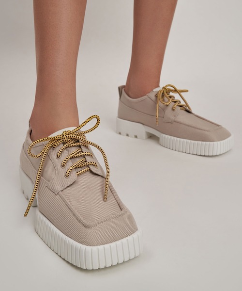 CHARLES & KEITH(チャールズ & キース)の「リサイクルポリエステル ロートップスニーカー / Recycled Polyester Low-Top Sneakers(スニーカー・レディース・ブラック/ベージュ・22.5cm/23.5cm/25.5cm/24.5cm/25cm/23cm)」の14枚目の写真