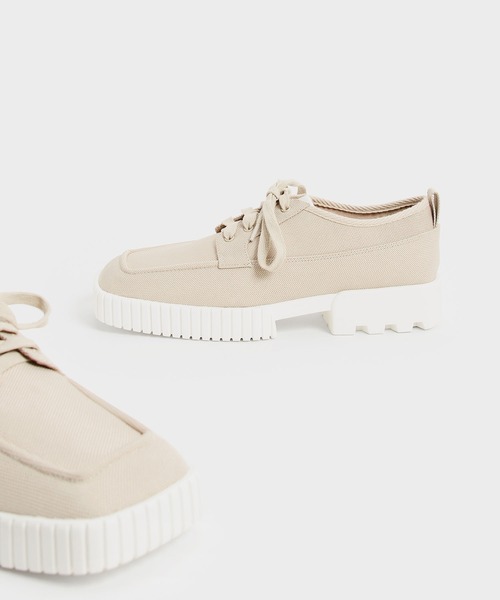 CHARLES & KEITH(チャールズ & キース)の「リサイクルポリエステル ロートップスニーカー / Recycled Polyester Low-Top Sneakers(スニーカー・レディース・ブラック/ベージュ・22.5cm/23.5cm/25.5cm/24.5cm/25cm/23cm)」の11枚目の写真