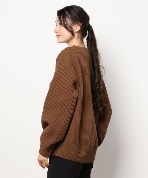 HONEYSUCKLE ROSE（ハニーサックルローズ）の「【HONEYSUCKLE ROSE】洗える軽ふわケーブルニット（ニット/セーター・レディース・ライトグレー/ブルー/ブラウン/ピンク/オフホワイト/ブラック・M/S/L）」の7枚目の写真