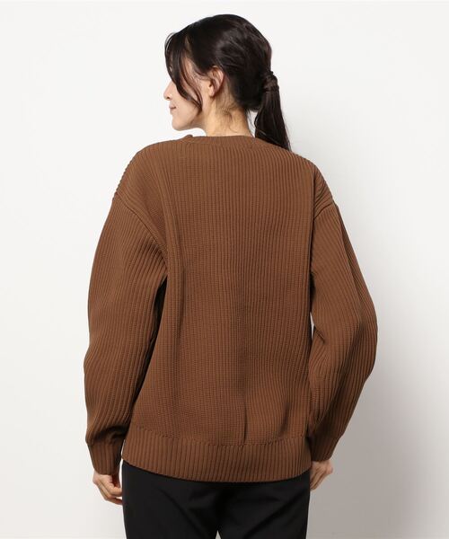 HONEYSUCKLE ROSE（ハニーサックルローズ）の「【HONEYSUCKLE ROSE】洗える軽ふわケーブルニット（ニット/セーター・レディース・ライトグレー/ブルー/ブラウン/ピンク/オフホワイト/ブラック・M/S/L）」の8枚目の写真