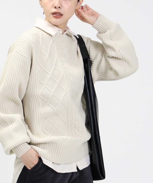 HONEYSUCKLE ROSE（ハニーサックルローズ）の「【HONEYSUCKLE ROSE】洗える軽ふわケーブルニット（ニット/セーター・レディース・ライトグレー/ブルー/ブラウン/ピンク/オフホワイト/ブラック・M/S/L）」の2枚目の写真