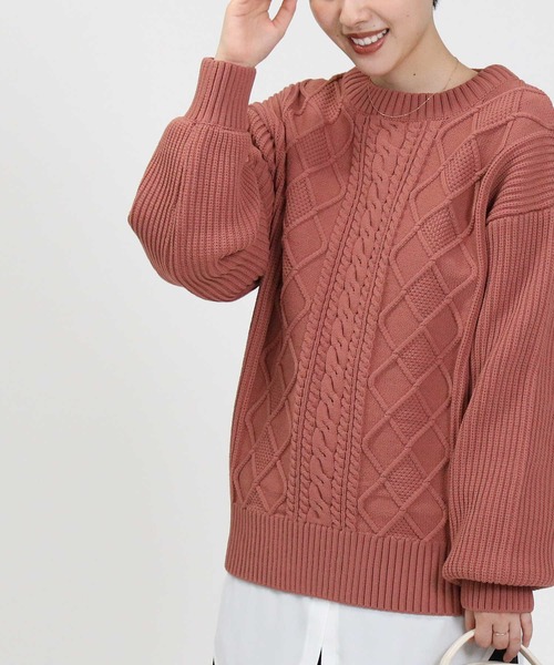 HONEYSUCKLE ROSE（ハニーサックルローズ）の「【HONEYSUCKLE ROSE】洗える軽ふわケーブルニット（ニット/セーター・レディース・ライトグレー/ブルー/ブラウン/ピンク/オフホワイト/ブラック・M/S/L）」の6枚目の写真