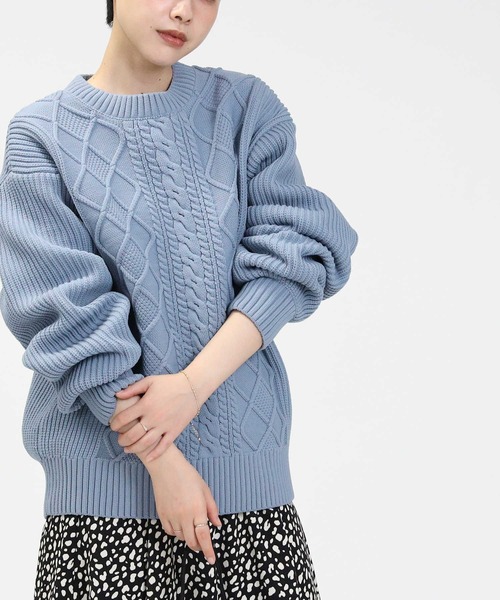 HONEYSUCKLE ROSE（ハニーサックルローズ）の「【HONEYSUCKLE ROSE】洗える軽ふわケーブルニット（ニット/セーター・レディース・ライトグレー/ブルー/ブラウン/ピンク/オフホワイト/ブラック・M/S/L）」の5枚目の写真