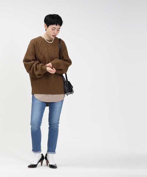 HONEYSUCKLE ROSE（ハニーサックルローズ）の「【HONEYSUCKLE ROSE】洗える軽ふわケーブルニット（ニット/セーター・レディース・ライトグレー/ブルー/ブラウン/ピンク/オフホワイト/ブラック・M/S/L）」の18枚目の写真