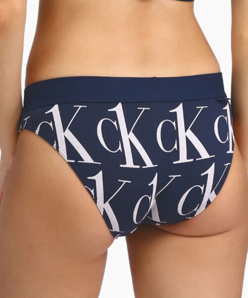 Calvin Klein Underwear(カルバンクラインアンダーウェア)の「CK ONE プラッシュ ビキニ(ショーツ・レディース・グレー系その他/ブルー系その他・S/M/L/XS)」の11枚目の写真