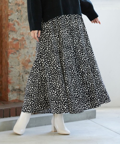 GLOBAL WORK（グローバルワーク）の「ビンテージサテンフレアスカート/257150（スカート・レディース・ブラック/その他/ダークグレー/ブルー系その他6・FREE）」の4枚目の写真