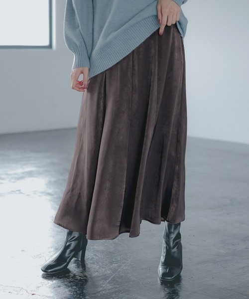 GLOBAL WORK（グローバルワーク）の「ビンテージサテンフレアスカート/257150（スカート・レディース・ブラック/その他/ダークグレー/ブルー系その他6・FREE）」の3枚目の写真