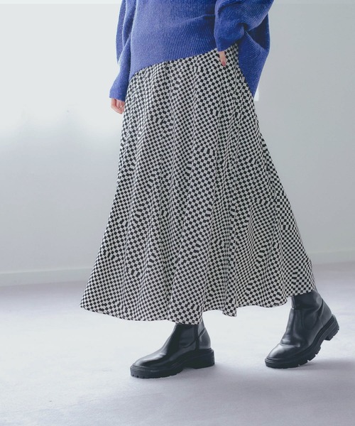 GLOBAL WORK（グローバルワーク）の「ビンテージサテンフレアスカート/257150（スカート・レディース・ブラック/その他/ダークグレー/ブルー系その他6・FREE）」の2枚目の写真