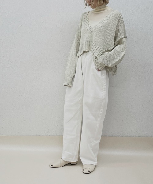 kivi(キヴィ)の「ダメージショートVカラーニット(ニット/セーター・レディース・ブラック/オフホワイト/ピンク/ブルー/グリーン・FREE)」の6枚目の写真