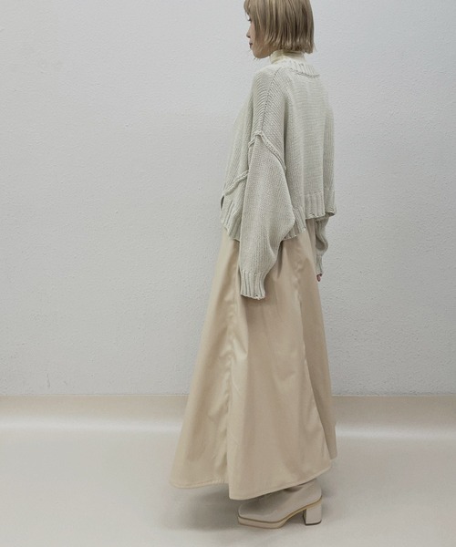 kivi(キヴィ)の「ダメージショートVカラーニット(ニット/セーター・レディース・ブラック/オフホワイト/ピンク/ブルー/グリーン・FREE)」の10枚目の写真