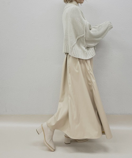 kivi(キヴィ)の「ダメージショートVカラーニット(ニット/セーター・レディース・ブラック/オフホワイト/ピンク/ブルー/グリーン・FREE)」の11枚目の写真