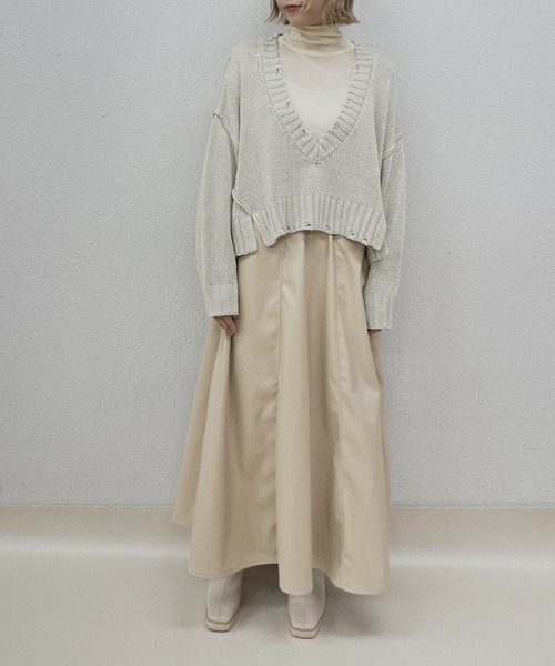 kivi(キヴィ)の「ダメージショートVカラーニット(ニット/セーター・レディース・ブラック/オフホワイト/ピンク/ブルー/グリーン・FREE)」の12枚目の写真