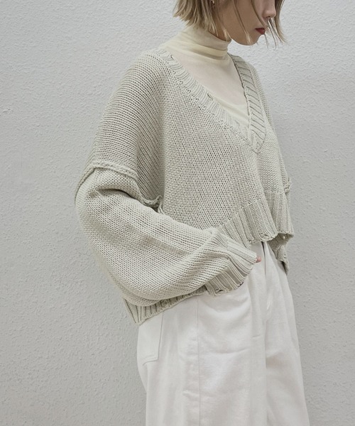 kivi(キヴィ)の「ダメージショートVカラーニット(ニット/セーター・レディース・ブラック/オフホワイト/ピンク/ブルー/グリーン・FREE)」の13枚目の写真