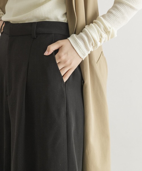 URBAN RESEARCH（アーバンリサーチ）の「タックハーフパンツ（その他パンツ・レディース・ブラック/ベージュ・38/36）」の9枚目の写真