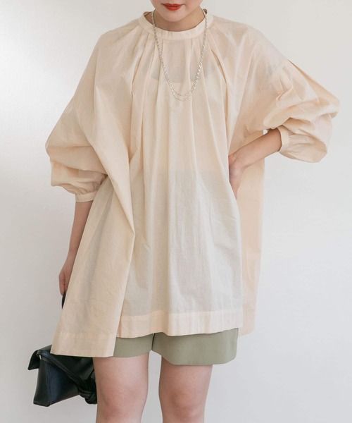 UR Lab.（アーバンリサーチラボ）の「テントラインボリュームブラウス（Tシャツ/カットソー・レディース・カーキ/ピンク/ベージュ/オフホワイト・FREE）」の2枚目の写真