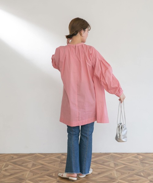 UR Lab.（アーバンリサーチラボ）の「テントラインボリュームブラウス（Tシャツ/カットソー・レディース・カーキ/ピンク/ベージュ/オフホワイト・FREE）」の7枚目の写真