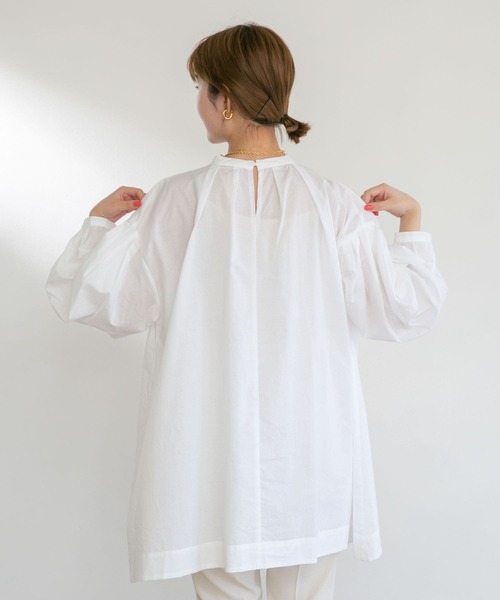 UR Lab.（アーバンリサーチラボ）の「テントラインボリュームブラウス（Tシャツ/カットソー・レディース・カーキ/ピンク/ベージュ/オフホワイト・FREE）」の13枚目の写真