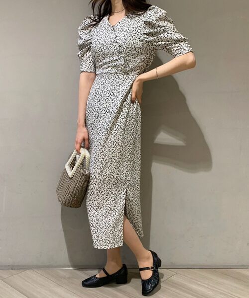 MAJESTIC LEGON（マジェスティックレゴン）の「オトナパターンIラインワンピース（ワンピース・レディース・ブラック系その他/イエロー系その他/ホワイト系その他2/ブルー系その他2・SMALL/MEDIUM）」の2枚目の写真