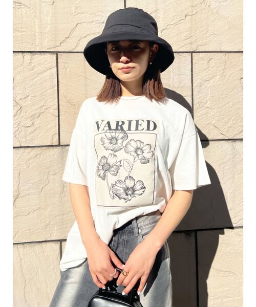 EMODA（エモダ）の「ヴィンテージプリントTシャツ（Tシャツ/カットソー・レディース・ホワイト/ブラック/ブルー・FREE）」の18枚目の写真