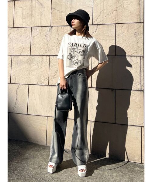 EMODA（エモダ）の「ヴィンテージプリントTシャツ（Tシャツ/カットソー・レディース・ホワイト/ブラック/ブルー・FREE）」の19枚目の写真