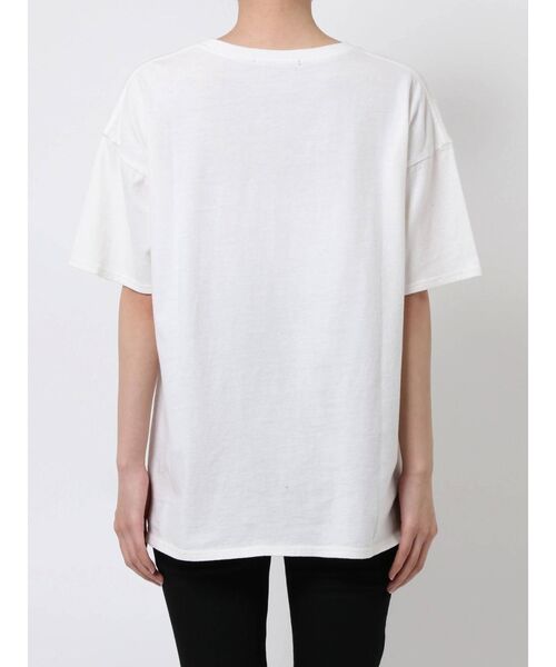 EMODA（エモダ）の「ヴィンテージプリントTシャツ（Tシャツ/カットソー・レディース・ホワイト/ブラック/ブルー・FREE）」の5枚目の写真