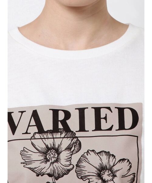 EMODA（エモダ）の「ヴィンテージプリントTシャツ（Tシャツ/カットソー・レディース・ホワイト/ブラック/ブルー・FREE）」の6枚目の写真