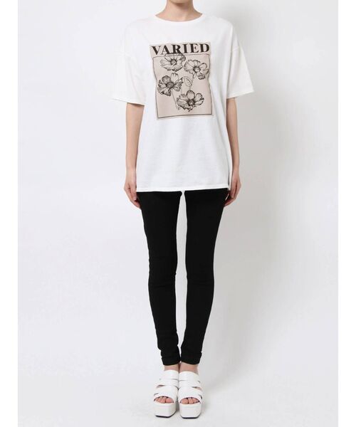 EMODA（エモダ）の「ヴィンテージプリントTシャツ（Tシャツ/カットソー・レディース・ホワイト/ブラック/ブルー・FREE）」の9枚目の写真