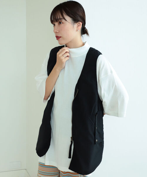 BEAMS BOY(ビームスボーイ)の「BEAMS BOY / リブ ビッグ モックネック ショートスリーブ Tシャツ(Tシャツ/カットソー・レディース・オフホワイト/ブラック/グリーン・FREE)」の5枚目の写真