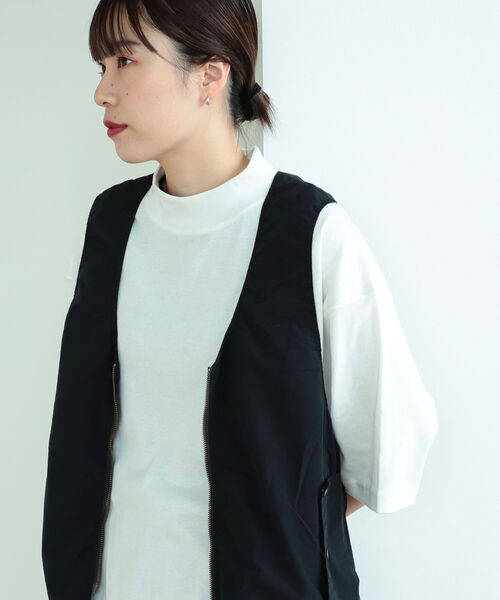 BEAMS BOY(ビームスボーイ)の「BEAMS BOY / リブ ビッグ モックネック ショートスリーブ Tシャツ(Tシャツ/カットソー・レディース・オフホワイト/ブラック/グリーン・FREE)」の8枚目の写真