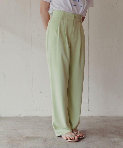 Kari & lili(カウリアンドリィリィ)の「collor tuck pants(その他パンツ・レディース・ライトブルー/ライトグリーン/ライトピンク・MEDIUM/LARGE)」の2枚目の写真